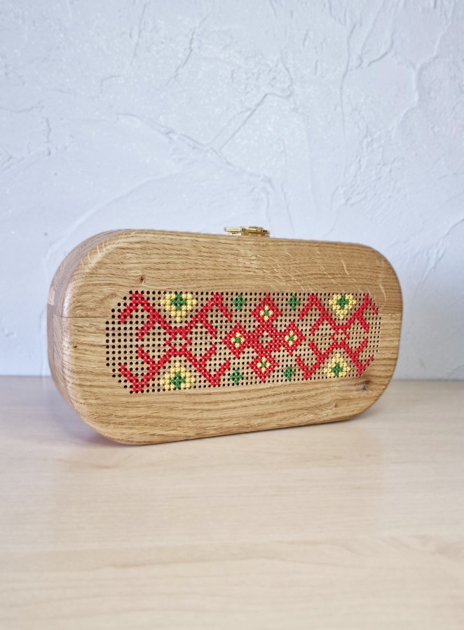 Ąžuolinė delninė "Tautinės juostos įkvėpimas"