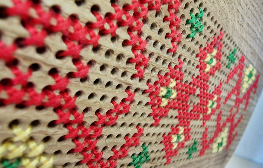 Ąžuolinė delninė "Tautinės juostos įkvėpimas"