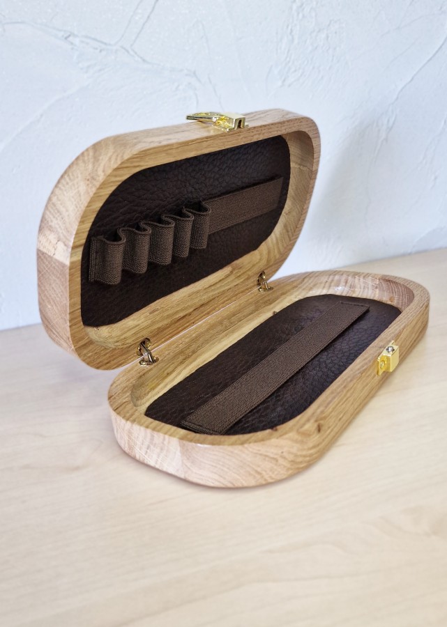 Ąžuolinė delninė "Tautinės juostos įkvėpimas"