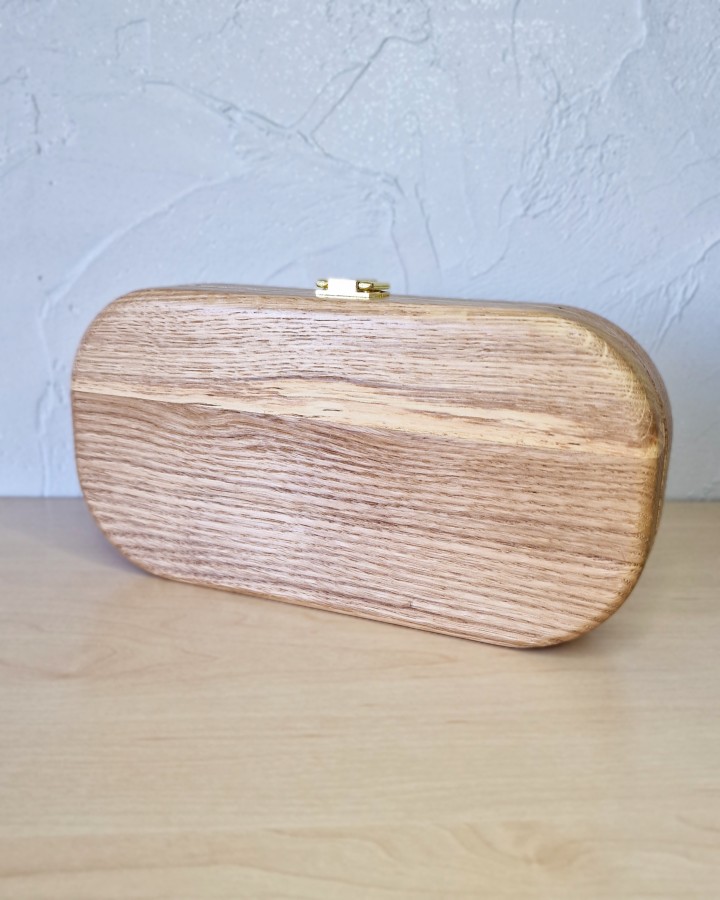 Ąžuolinė delninė "Tautinės juostos įkvėpimas"