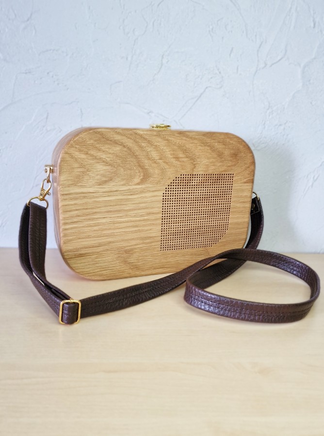 Ąžuolinė rankinė "Pasakojimo laukas"