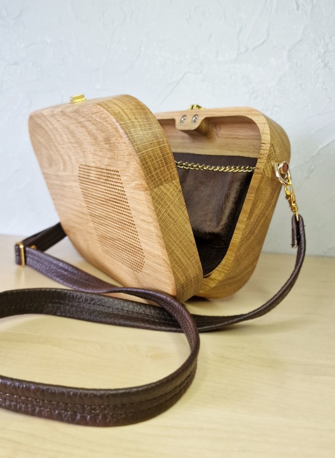 Ąžuolinė rankinė "Pasakojimo laukas"