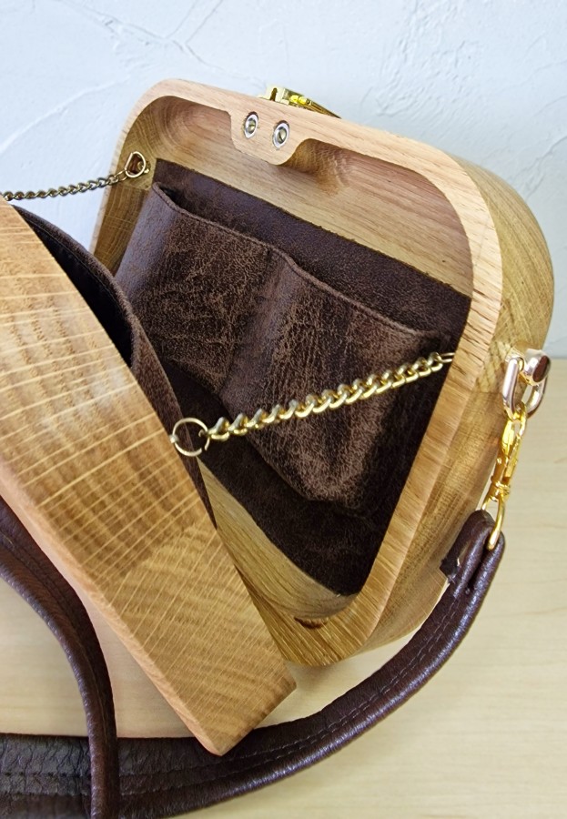 Ąžuolinė rankinė "Pasakojimo laukas"