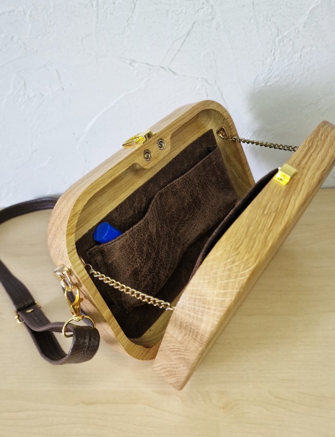 Ąžuolinė rankinė "Pasakojimo laukas"