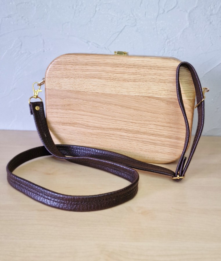 Ąžuolinė rankinė "Pasakojimo laukas"