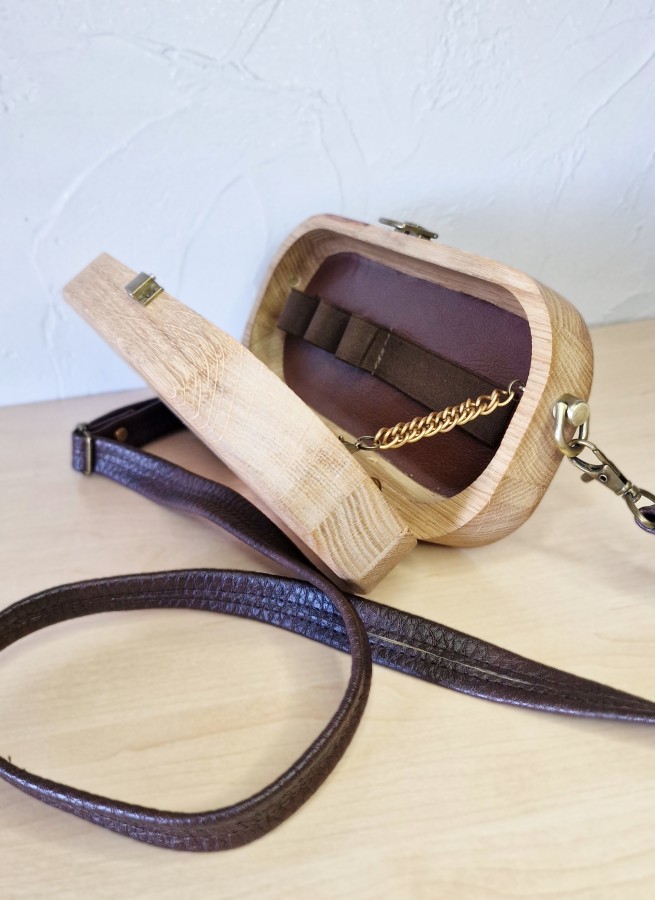 Ąžuolinė rankinė "Rožių istorija"