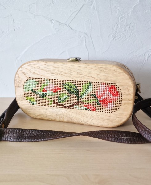 Ąžuolinė rankinė "Rožių istorija"