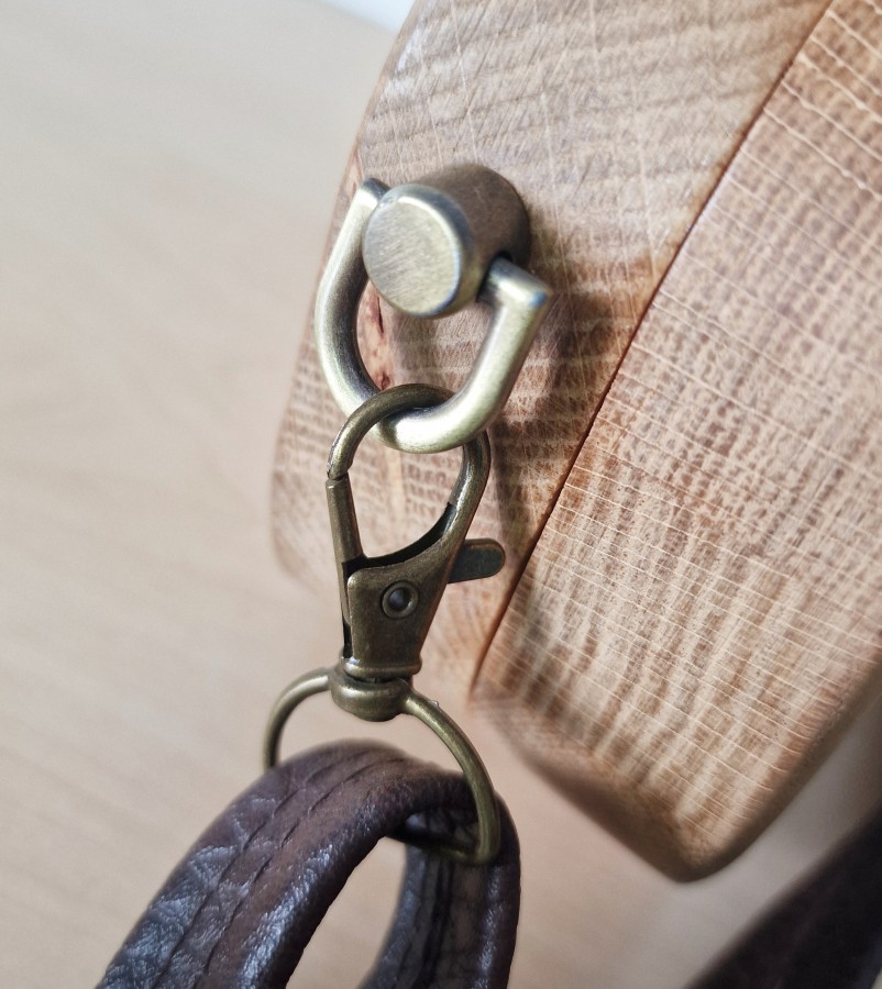 Ąžuolinė rankinė "Rožių istorija"