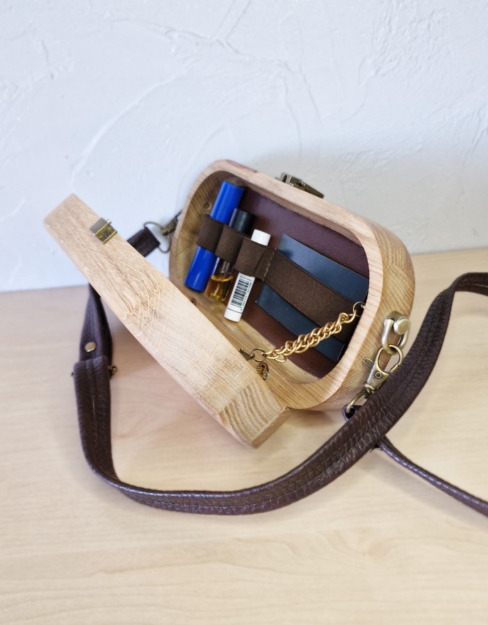 Ąžuolinė rankinė "Rožių istorija"