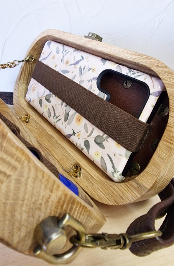 Ąžuolinė rankinė "Rožių istorija"