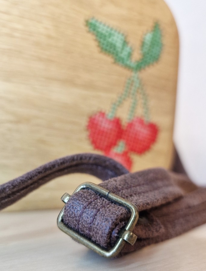 Ąžuolinė rankinė "Vyšnių elegancija"