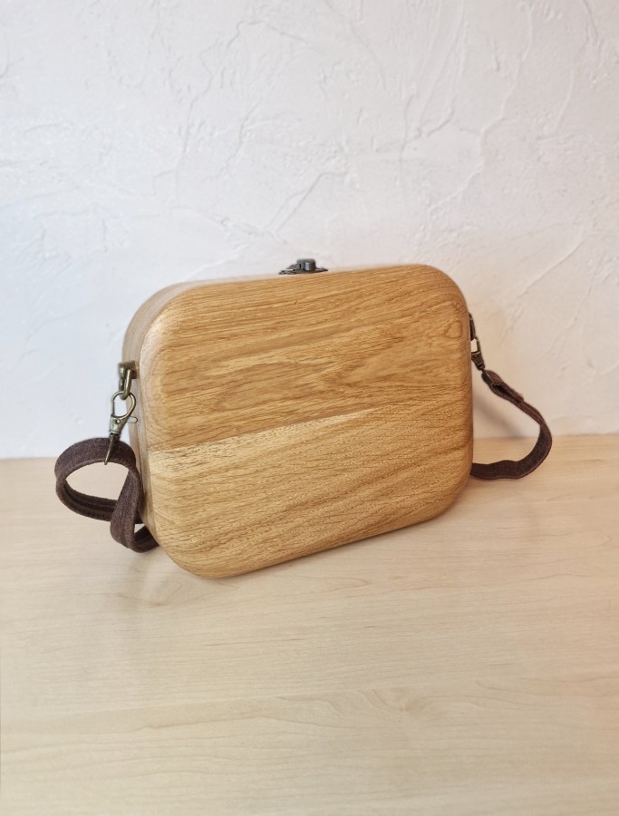 Ąžuolinė rankinė "Vyšnių elegancija"