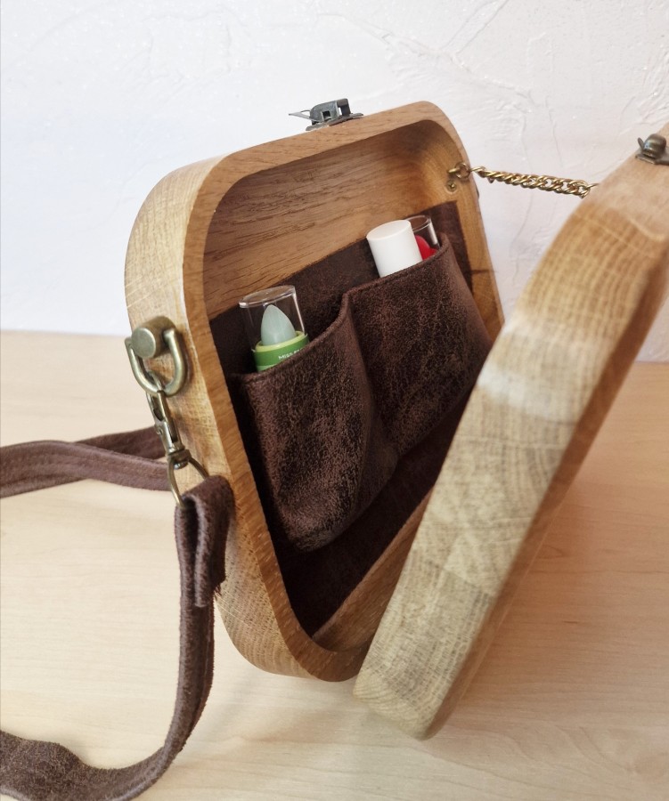 Ąžuolinė rankinė "Vyšnių elegancija"